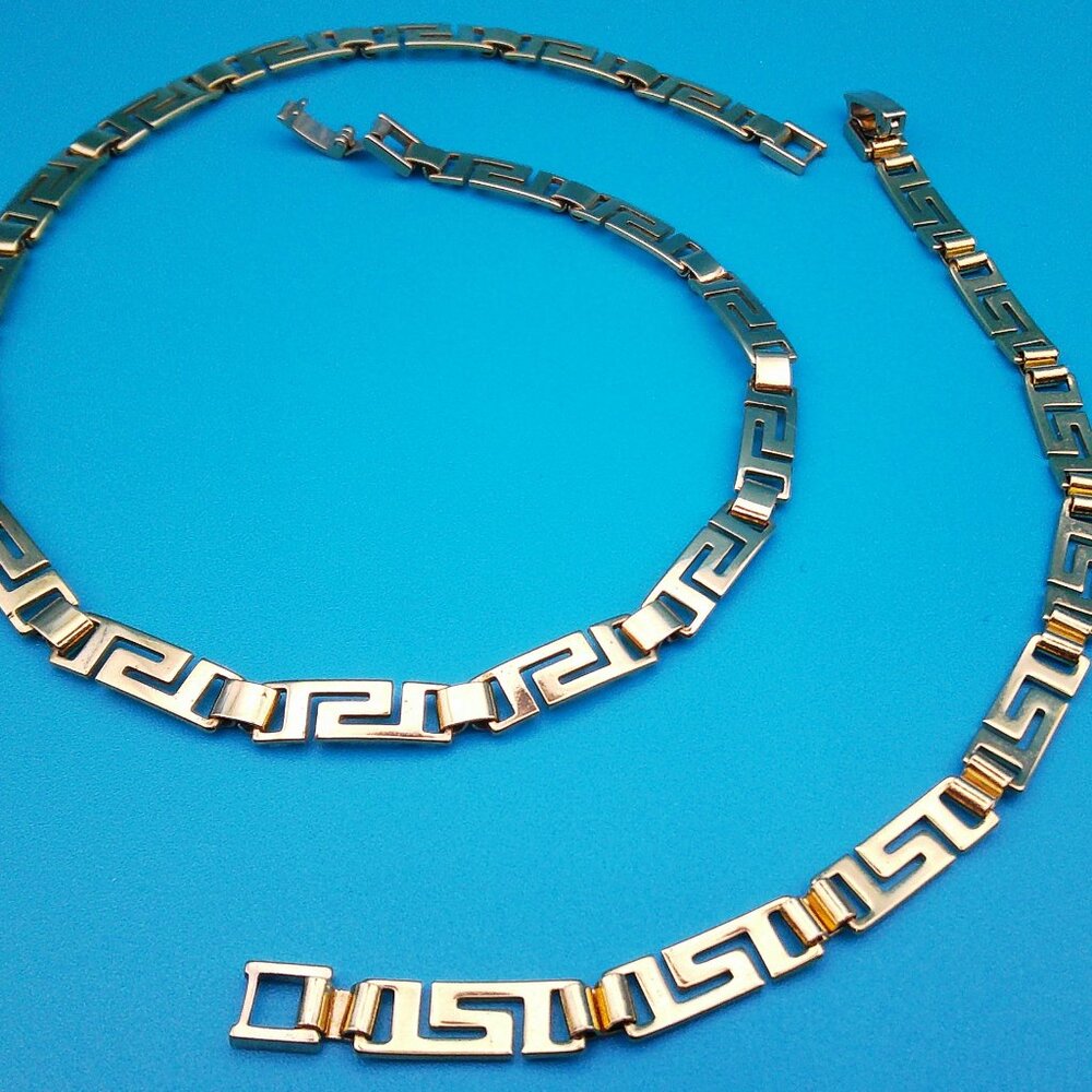 Gold choker necklace and bracelet set